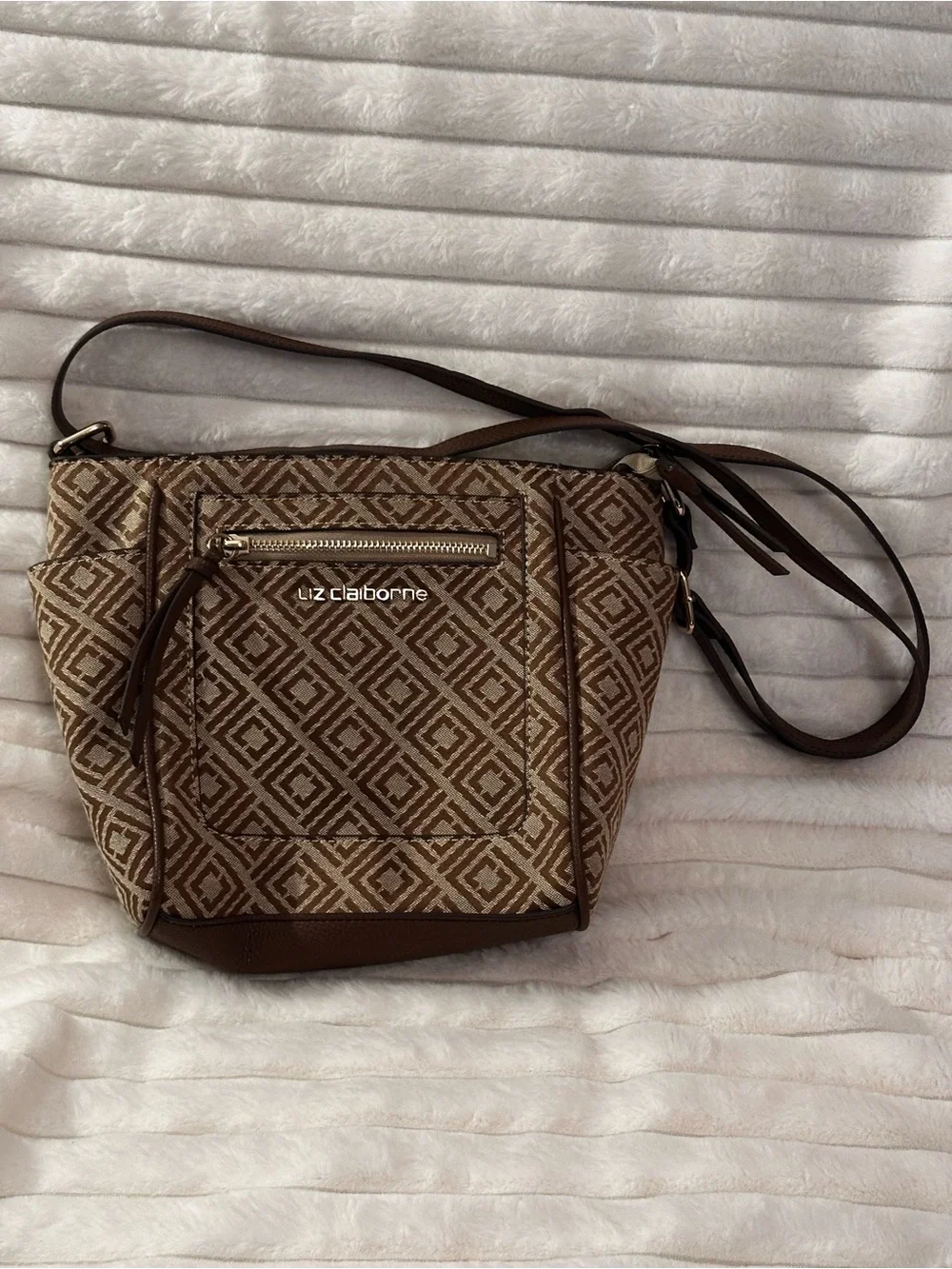 Liz Claiborne Brown Geometric Pattern Crossbody Bag with Dark Trim